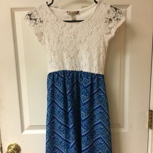 Youth/Girls Lace Blue Flowing Dress
